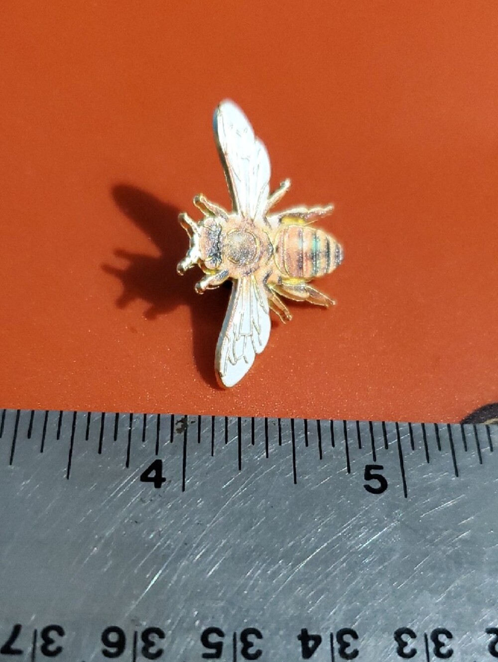 Bee Pin - Picture 3 of 4